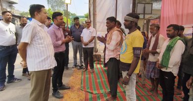 तीसरे दिन धरना समाप्त कराने पहुंचे तहसीलदार, आदिवासी परिवार ने कहा जब तक न्याय नहीं मिल जाता धरने पर डटे रहेंगे,देखिए वीडियो